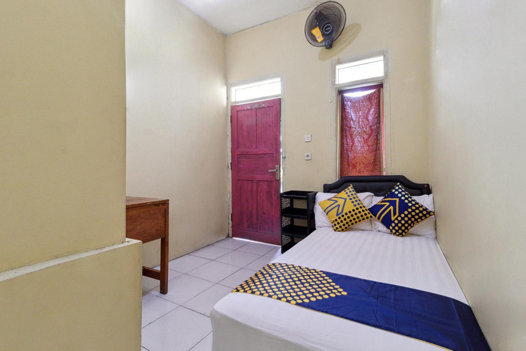 Spot On 92832 Al Mahira Syariah Hotel Majalengka Exterior photo