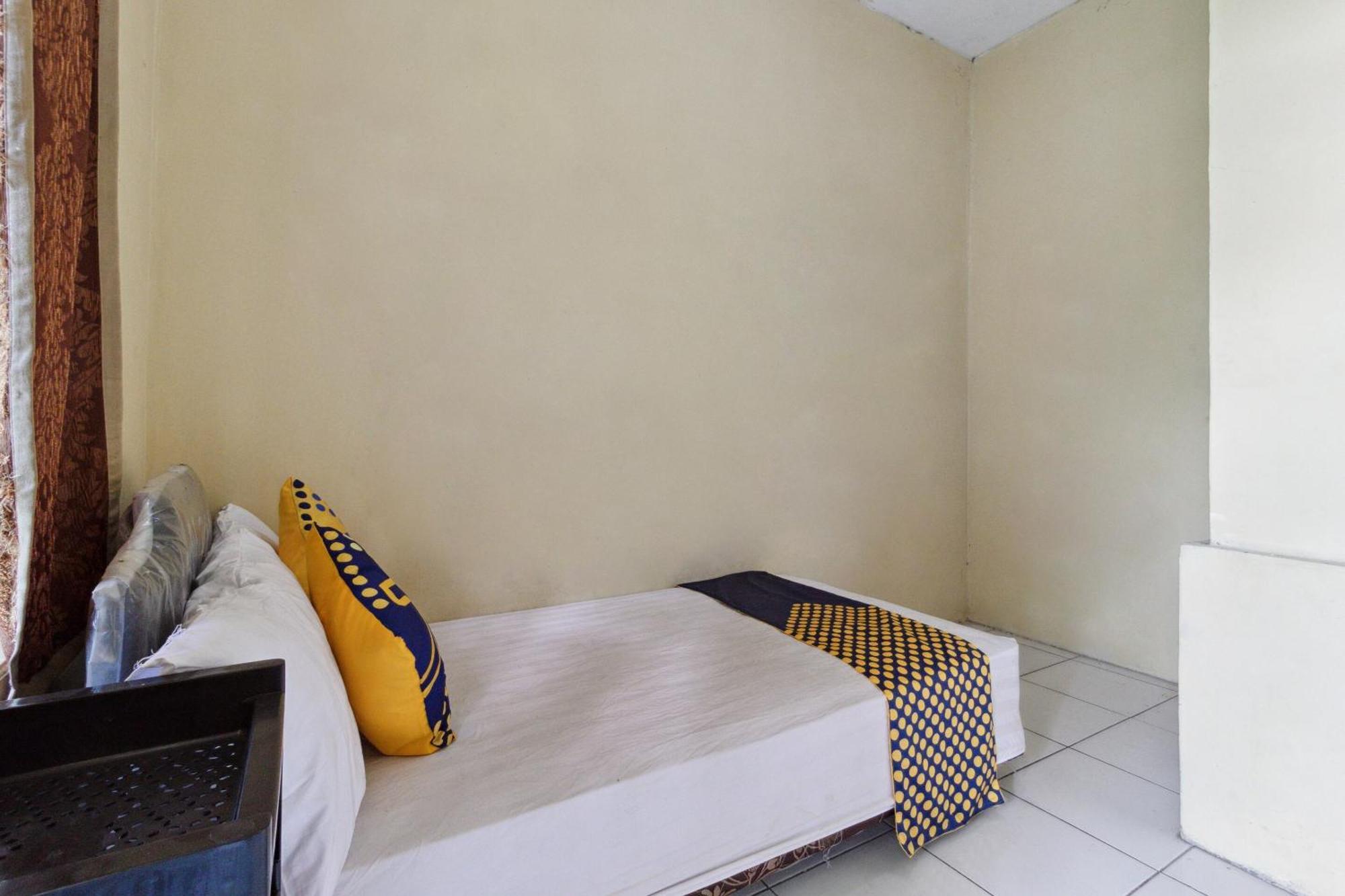 Spot On 92832 Al Mahira Syariah Hotel Majalengka Exterior photo