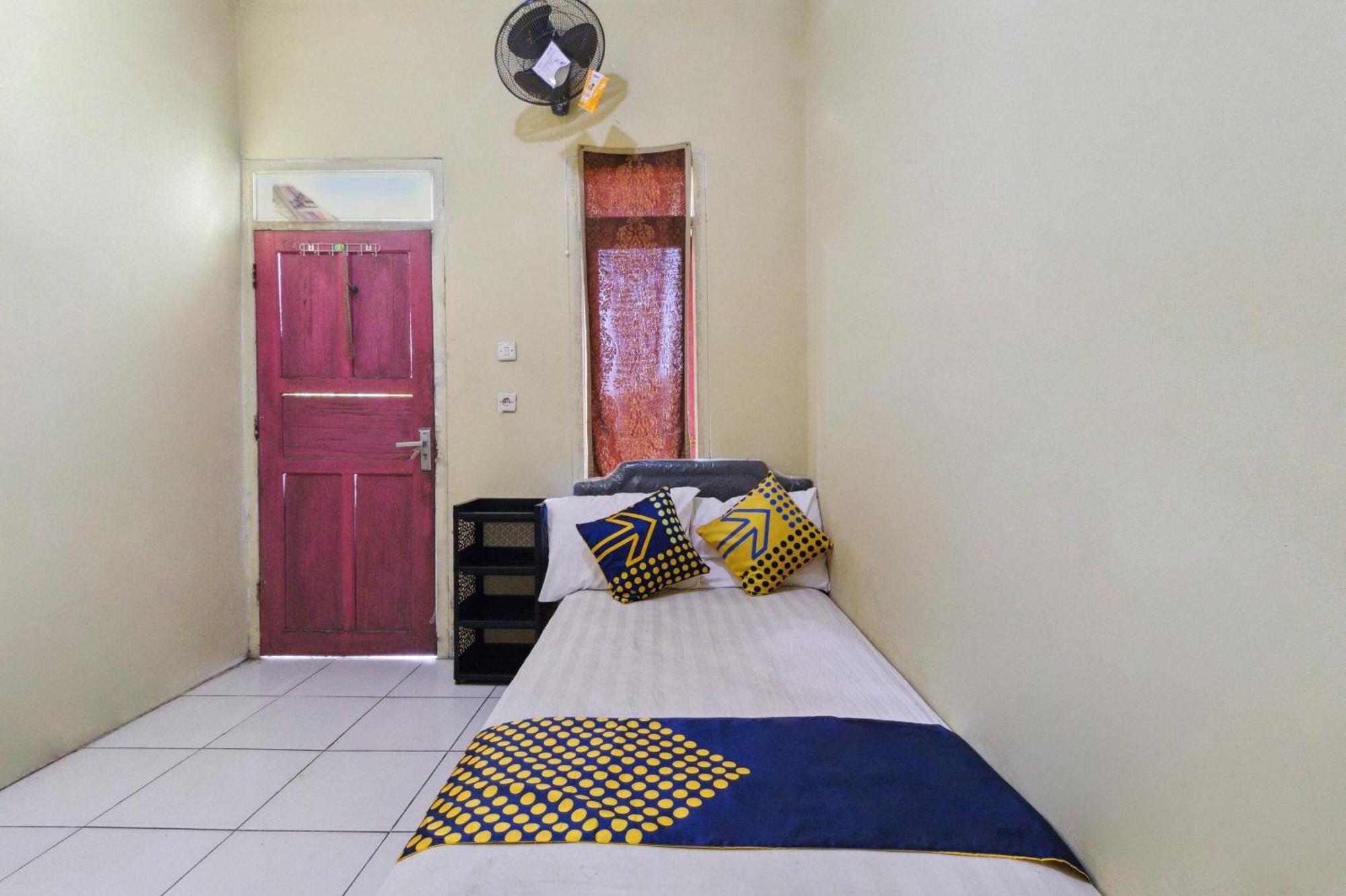 Spot On 92832 Al Mahira Syariah Hotel Majalengka Exterior photo